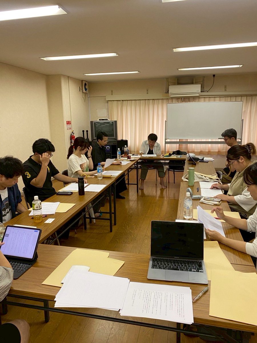 ＼＼金魚繚乱🍁開幕／／

本日から3日間、大和郡山にて上演します🙌🏻
朗読劇なのに朗読劇らしからぬ動きも満載✨
多くの方に楽しんでいただけるステージです🦀
ぜひお越しください🙏🏻♡

📍本屋館紺屋
🗓10/3(金)～10/5(日) 18:30～
🎫¥3,000/一般

▼予約フォーム▼
forms.gle/5P32zFkT7pZHAF…