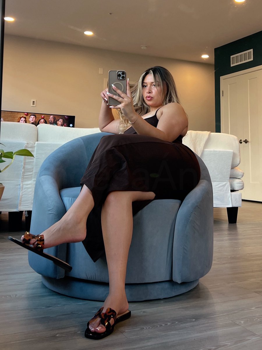 yourfavbrat4's tweet photo. Which type are you really?
 1 – The silent worshipper 2 – The obedient footstool 3 – The one who funds my habits https://t.co/MeYcW7EGua
