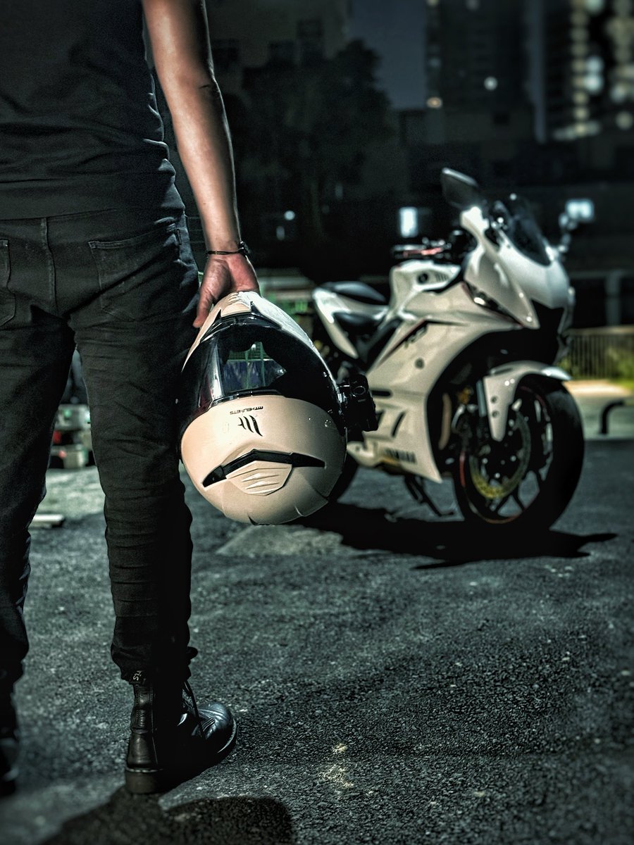 FreeRiderDylan's tweet image. 走ってる時だけ、素直になれる気がする。
#バイクの時間 #ナイトラン #Yamaha #自由を感じて