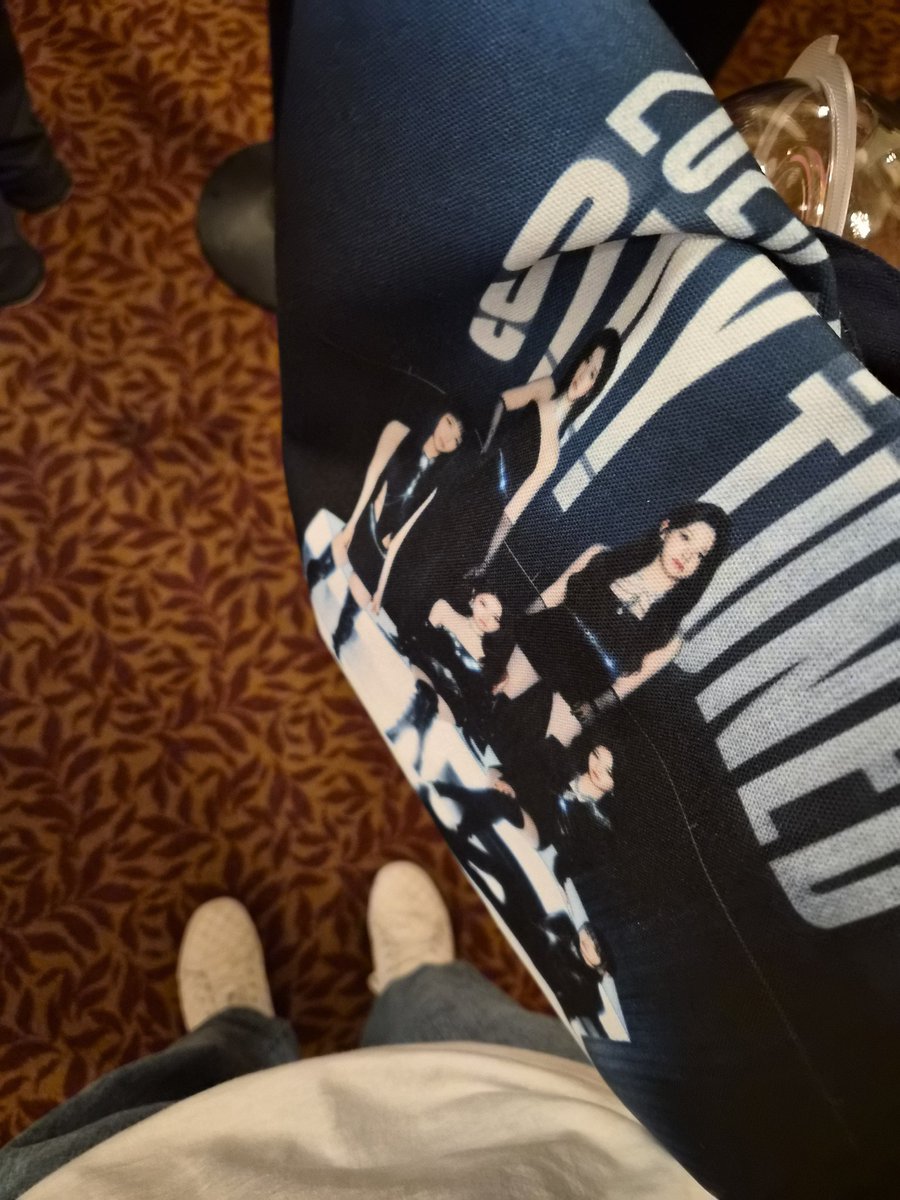 saintseeun's tweet photo. WE IN THERE GUYS #staycinseattle https://t.co/j2fHrf35dq