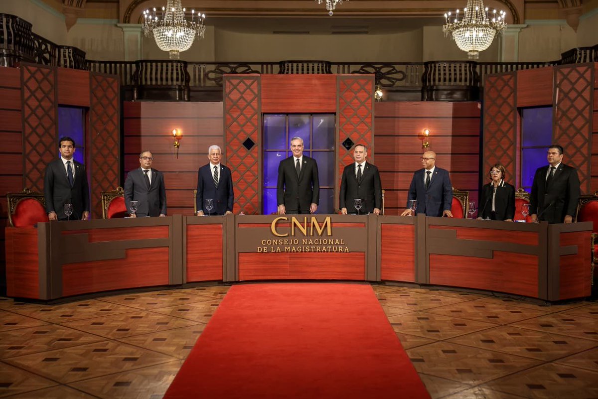 PresidenciaRD's tweet image. El #CNM, encabezado por el Pdte. @LuisAbinader, sostuvo una sesión para evaluar el desempeño de los jueces: Pilar Jiménez Ortiz, Manuel Alexis Read Ortiz y Moisés Ferrer Landrón, en funciones de la #SCJ.

Un proceso basado, por primera vez, en méritos y resultados concretos.