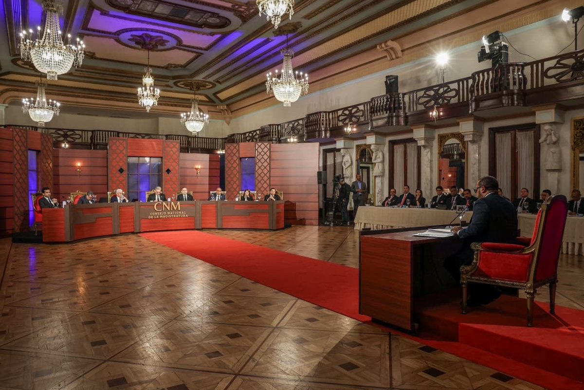 PresidenciaRD's tweet image. El #CNM, encabezado por el Pdte. @LuisAbinader, sostuvo una sesión para evaluar el desempeño de los jueces: Pilar Jiménez Ortiz, Manuel Alexis Read Ortiz y Moisés Ferrer Landrón, en funciones de la #SCJ.

Un proceso basado, por primera vez, en méritos y resultados concretos.