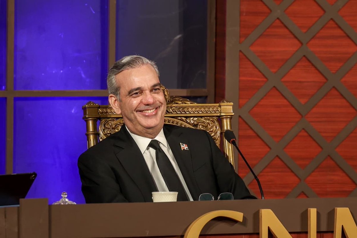 PresidenciaRD's tweet image. El #CNM, encabezado por el Pdte. @LuisAbinader, sostuvo una sesión para evaluar el desempeño de los jueces: Pilar Jiménez Ortiz, Manuel Alexis Read Ortiz y Moisés Ferrer Landrón, en funciones de la #SCJ.

Un proceso basado, por primera vez, en méritos y resultados concretos.