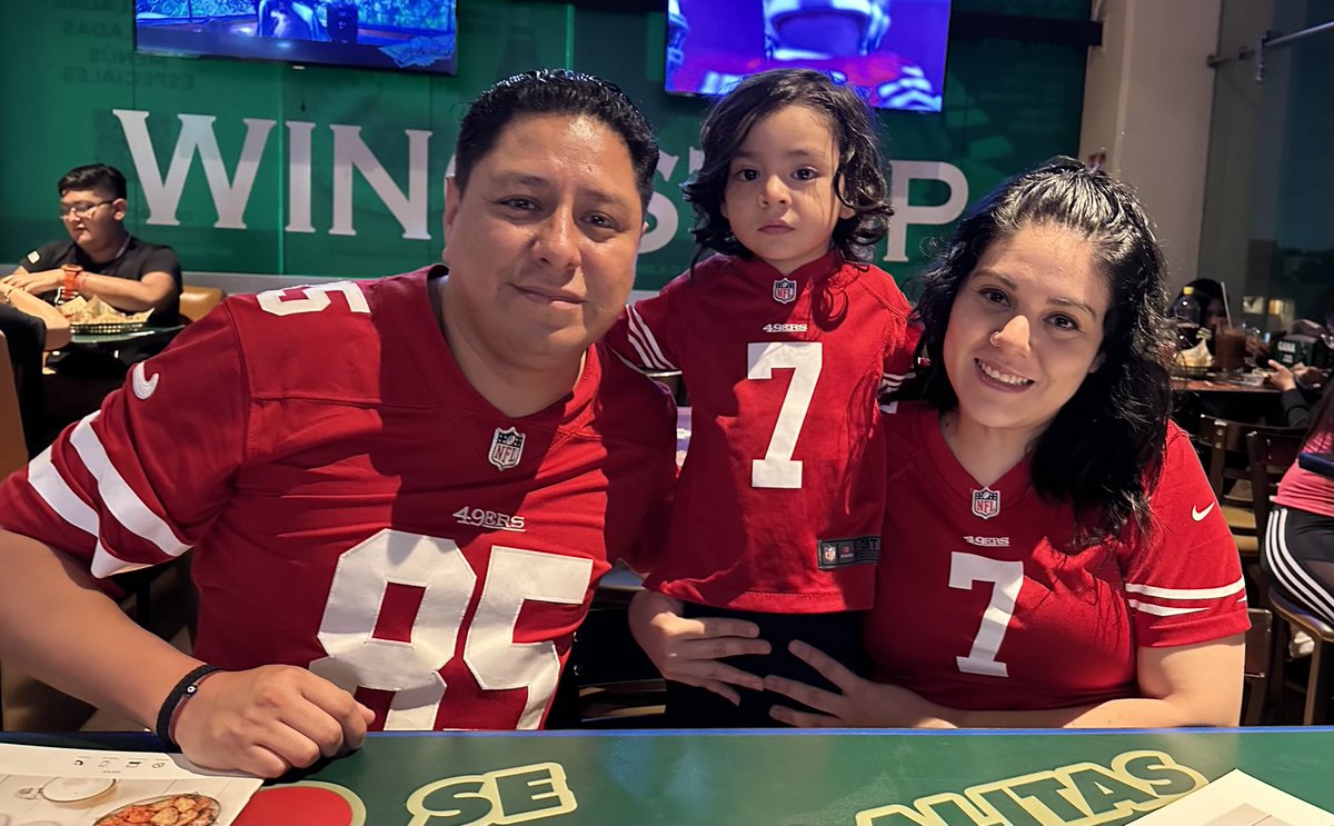 VaslavM85's tweet photo. Vengaaa NINERS ⁦@49ers⁩ ⁦@FOXImpactoNFL⁩ #FOXImpactoNFL https://t.co/RIKgyJ2aFW