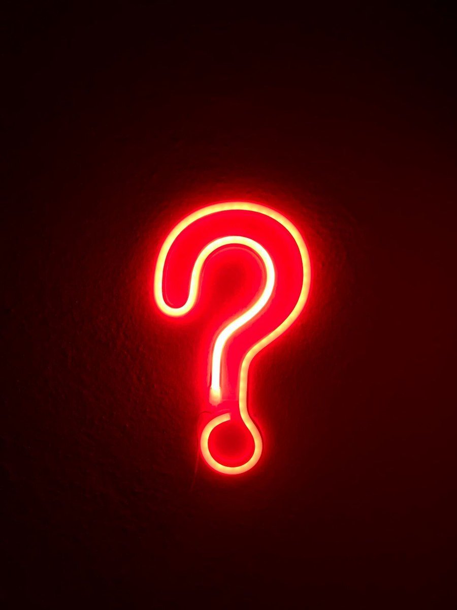 LearnThaiPailin's tweet image. Which one means “a player”? 🕶️✨

a) เจ้าหน้าที่ (jâo-nâa-thîi)
b) เจ้าของ (jâo-kŏrng)
c) คนเจ้าชู้ (kon-jâo-chúu) 
d) เจ้าพ่อ (jâo-pôr)

Which one would you pick? 👀 Comment below! 😏💔

#LearnThaiWithPailin #ThaiTips #LanguageFun