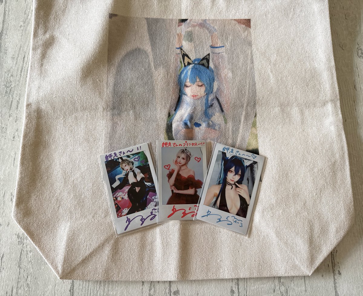 ねねさんグッズ着弾❗️白トート2つめでやっと普段使いできそう😊チェキもNIKKEとお姫様、どれもかわいい💕 #ねねちーむ