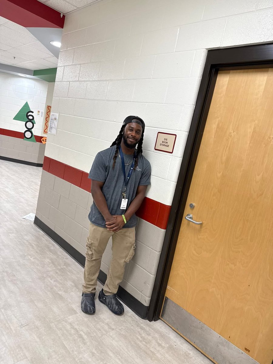 Hasty_Huskies's tweet photo. 🌟 A big shoutout to our incredible custodians! 🌟 Your hard work and dedication as cleaning engineers keep our school shining bright and create a welcoming environment for everyone. We appreciate everything you do. Thank you for your unwavering commitment to our scholars! https://t.co/vg6GautZZh