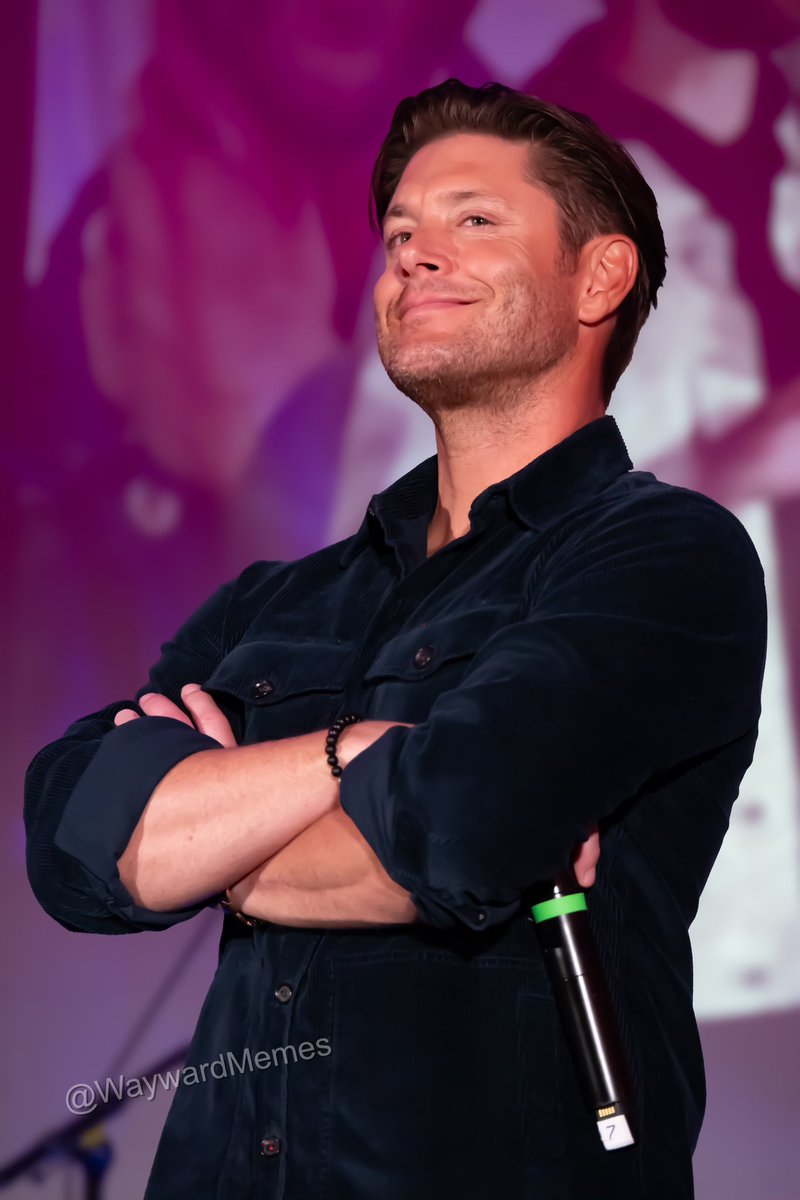 I took SO many pics at #SPNVan and have to go through them. Enjoy this pic of Jensen