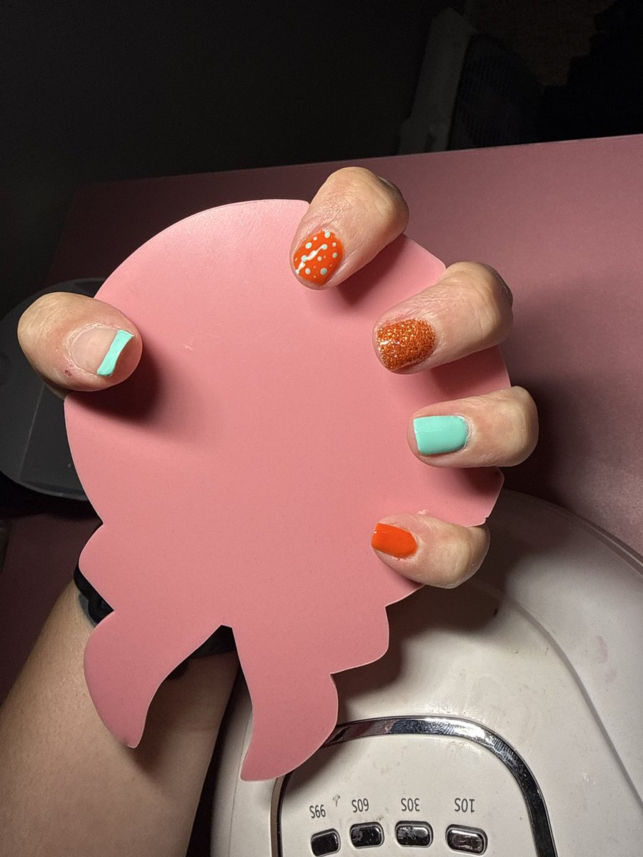somePeaches's tweet photo. Nails are ready 💅🏻 3 more hours 🧡
 #TSTheLifeOfAShowgirl https://t.co/OzWe4yNDGs