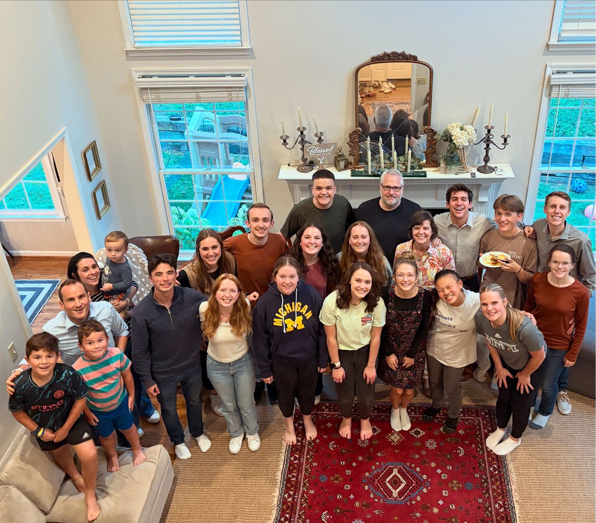 stepstothrive's tweet image. Thankful for this incredible group of @bjuedu student ambassadors who do an amazing job of serving so many each day! 🙌🏼 We had great times, great games, and great food at home dinner! 🎉