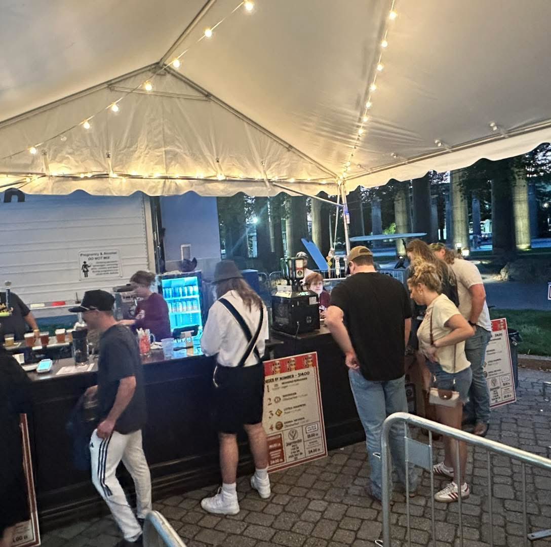 TNProverbs1210's tweet photo. Tonight kicked off @OktoberfestNash! We have a great crew working and will have crews there every day through Sunday! Come by and  say hi! We’d love to see you!

#ProverbsNation
#BestVolunteersAnywhere

https://t.co/OoXGHftDun https://t.co/HtGp3bkBHt