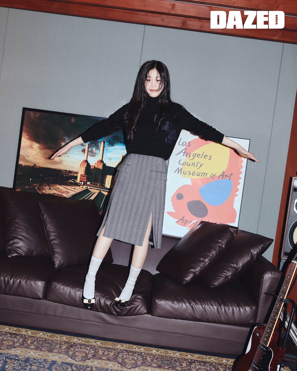 VARA STORY with LEE HAERI #협찬

페라가모의 아이콘, 바라. 동시대를 대표하는 네 명의 인물이 함께하는 여정. 그 흐름 속에서, 가수 이해리의 순간이 특별한 울림으로 다가올 때.