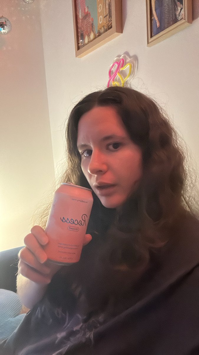 visceraldream's tweet photo. Me drinking my magnesium beverage with my pink light on #sleepytime #real #realsleepers https://t.co/wCyN2IlaFd