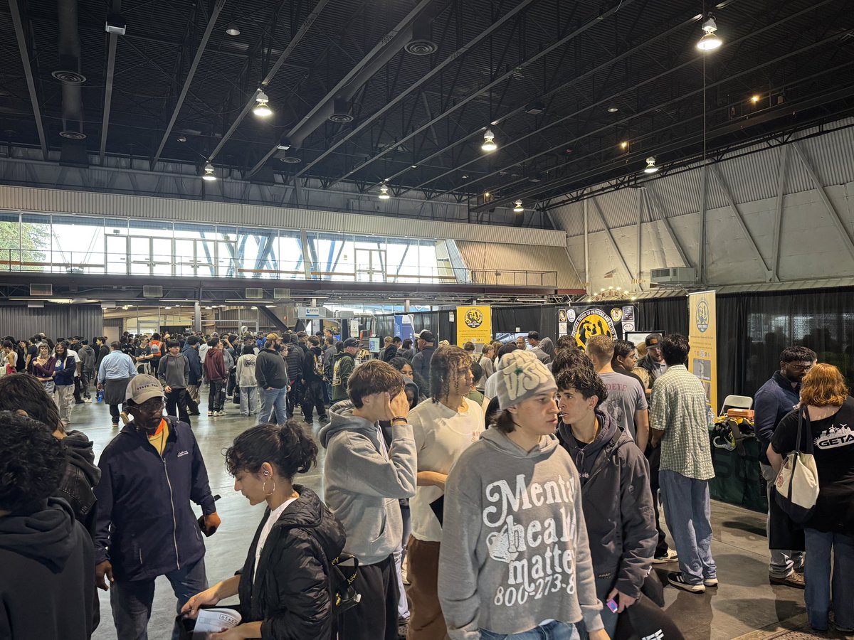 DC16 and our industry partners were proud to take part in Trades Day, introducing more than 3,000 high school students to the opportunities a career in our trades can offer. 🔨👷‍♂️
<a href="/GoIUPAT/">IUPAT</a> <a href="/CieFoundation/">CIE Foundation</a>