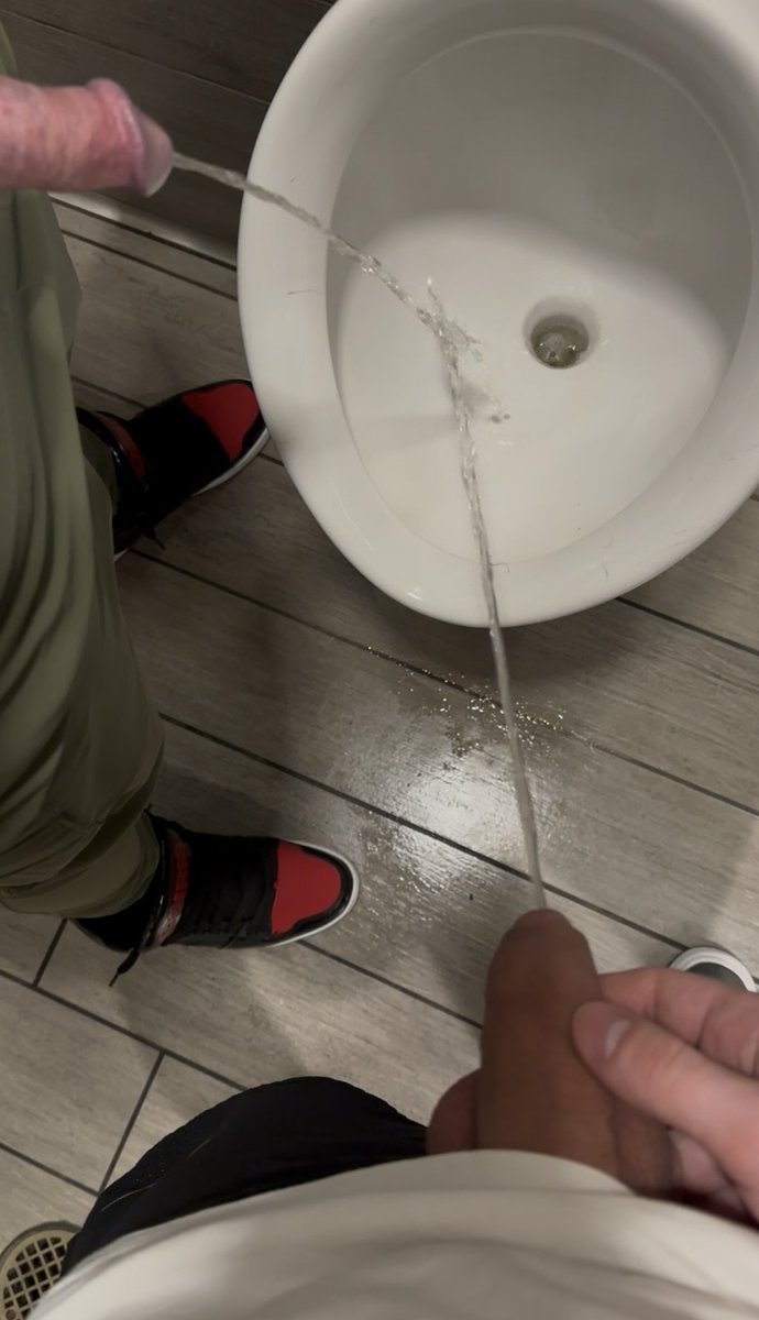 the way boys seal their friendship 

#gaypiss #pisskink #piss