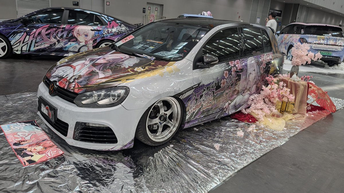 質感の違いが魅せるコントラストで雰囲気を魅せる表現素晴らしい👏

展示も考えられてるわ✨

こういう痛車を作りたい‼️

#痛一会2025in潭洲