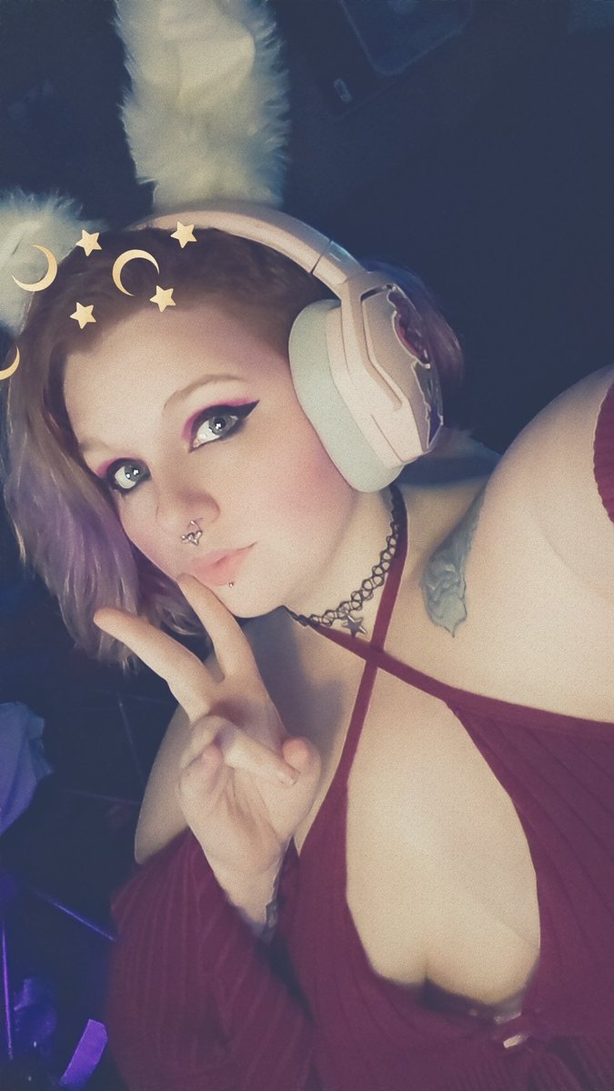 XxAuroraOrionxX's tweet photo. We just vibing over here! ๐ค๐๐ค
Watch XxAuroraOrionxX with me on Twitch! https://t.co/fsAF7YMQRH
#drunkgaming
#gaming
#twitch
#streamer
#gamergirl
#GameNight
#vibing
#spooky https://t.co/CaCEm9A0BC