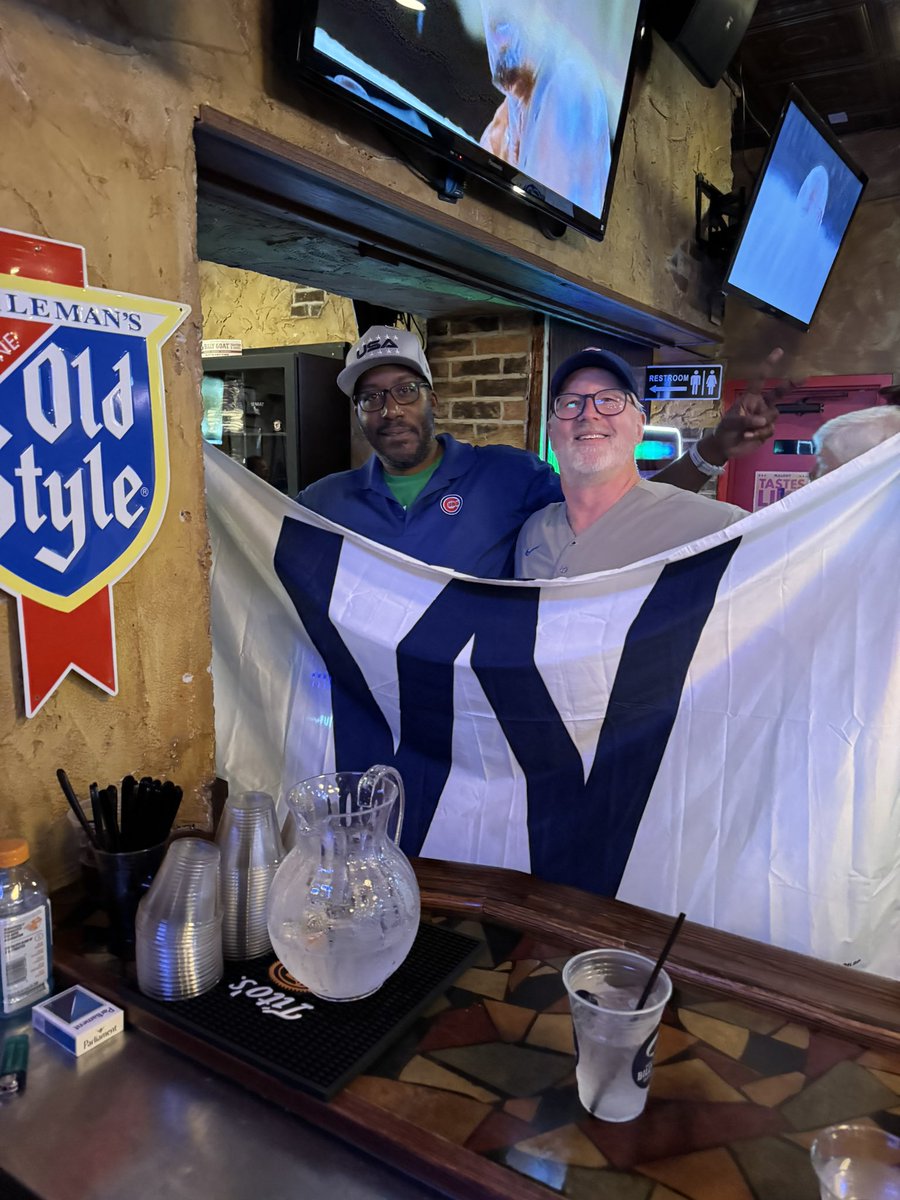 HeartOTXHeartMD's tweet image. Don’t watch this video if prone to motion sickness!

#GoCubsGo 

#FlyTheW 

Just hanging with some of my “old neighbors”!❤️