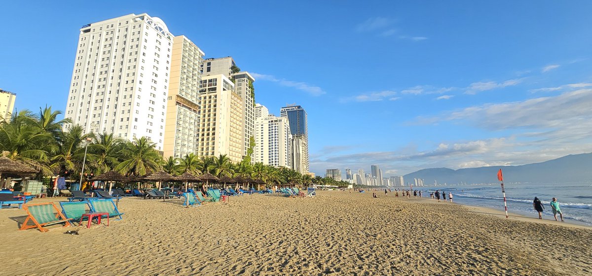 Trumcoin79's tweet photo. Holiday Beach - Danang https://t.co/1hAWrAujQ9