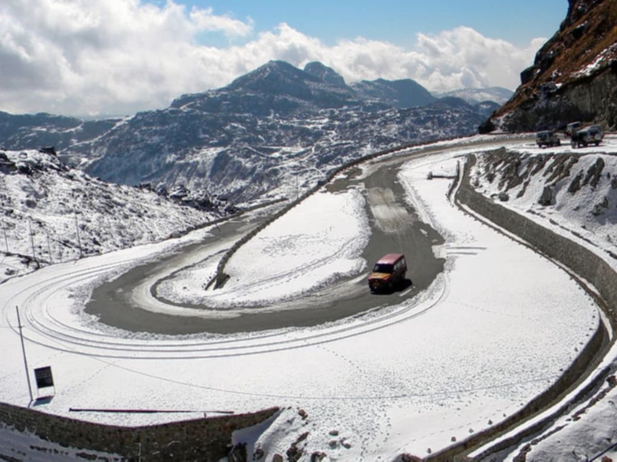 shubsree's tweet image. Tour Idea of the day : 
Gangtok, Pelling Tour 5 Night 6 Days Tour : Mesmerizing experience one can never forget, This is the best time to visit as lakes will be snow free and higher up will still have snow. 
DM for details
#gangtok #pelling #nathula #jhakrifalls #sangulake