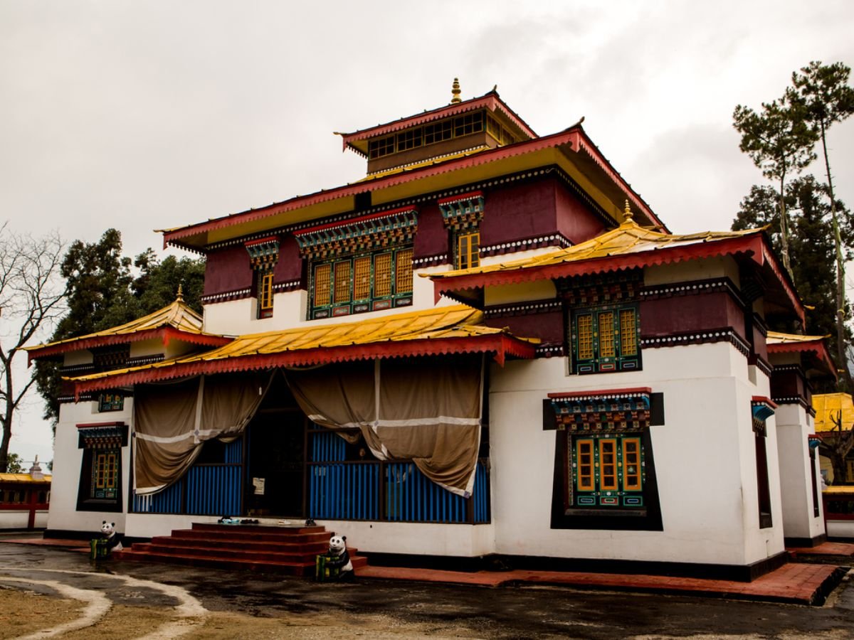 shubsree's tweet image. Tour Idea of the day : 
Gangtok, Pelling Tour 5 Night 6 Days Tour : Mesmerizing experience one can never forget, This is the best time to visit as lakes will be snow free and higher up will still have snow. 
DM for details
#gangtok #pelling #nathula #jhakrifalls #sangulake