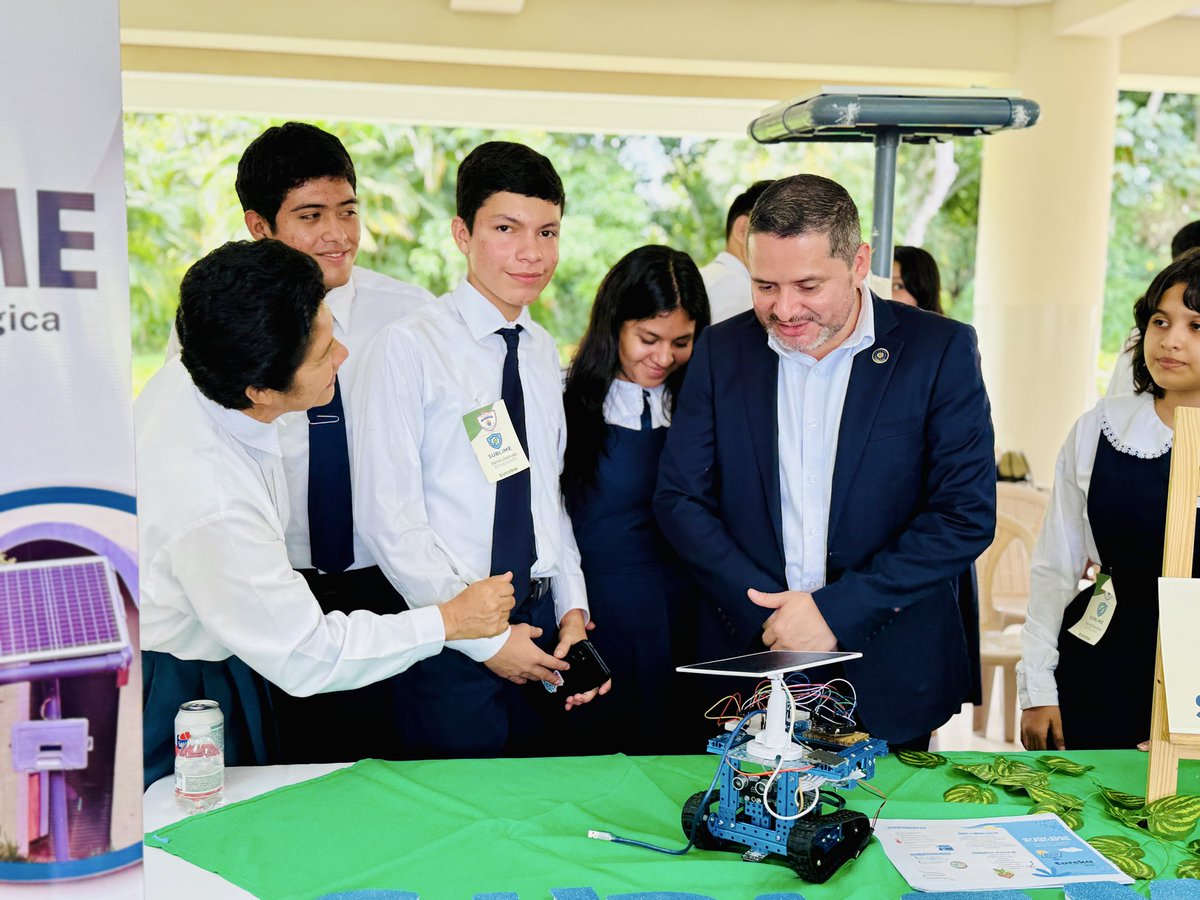 En el cuarto día de la #SemanadelaCienciayTecnologia CONACYT desarrolló la Fase Presencial de la Feria #EUREKA en la zona occidental con la presentación de más de 25 proyectos de ciencia y tecnología de estudiantes desde primer grado hasta bachillerato.