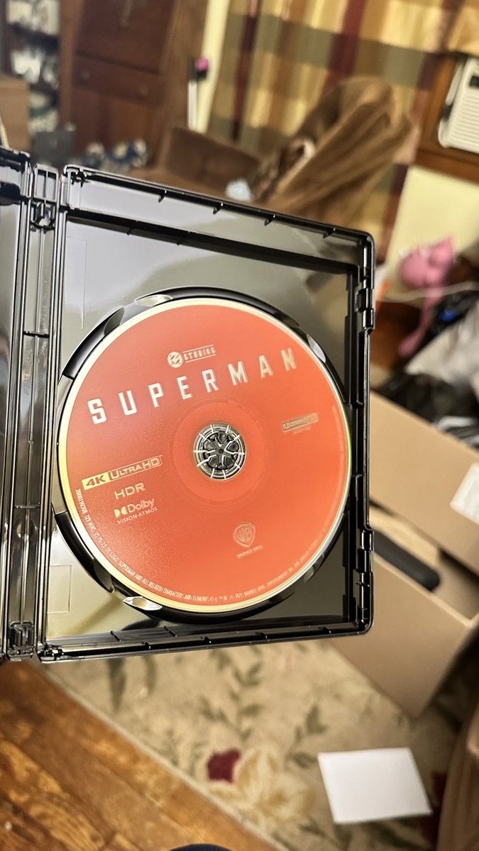signrat4's tweet photo. Not Superman Red #justsaying https://t.co/x788h8Q2Nh