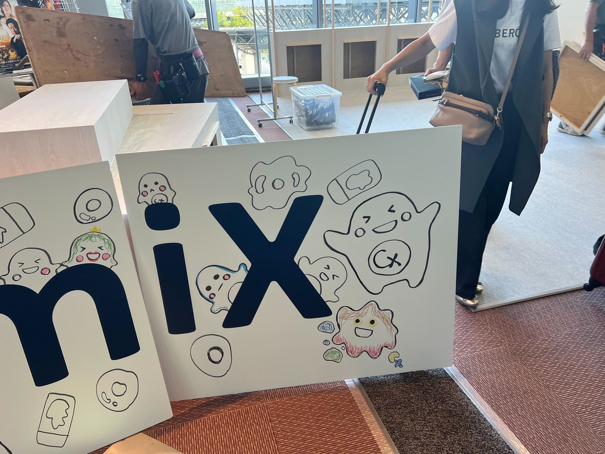 CyberomiX's tweet photo. 癌学会学術総会の入口上を飾っていた弊社の看板。
最後にはさいぼちゃん生みの親(受託事業部ヘッドTさん)がさいぼちゃんだらけにデコレーション😁
そしてそれを弊社代表が色付けしていました🌈
これはこれで可愛い・・・
#第84回日本癌学会 #癌学会 #JCA84 #石川県金沢市 #CyberomiX #空間トランスクリプトーム #シングルセル解析 #さいぼちゃん