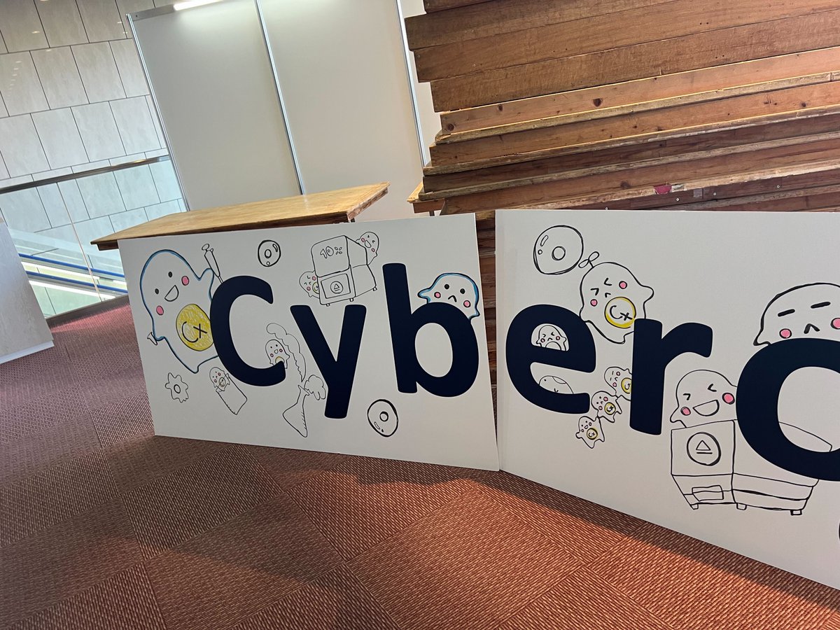 CyberomiX's tweet photo. 癌学会学術総会の入口上を飾っていた弊社の看板。
最後にはさいぼちゃん生みの親(受託事業部ヘッドTさん)がさいぼちゃんだらけにデコレーション😁
そしてそれを弊社代表が色付けしていました🌈
これはこれで可愛い・・・
#第84回日本癌学会 #癌学会 #JCA84 #石川県金沢市 #CyberomiX #空間トランスクリプトーム #シングルセル解析 #さいぼちゃん