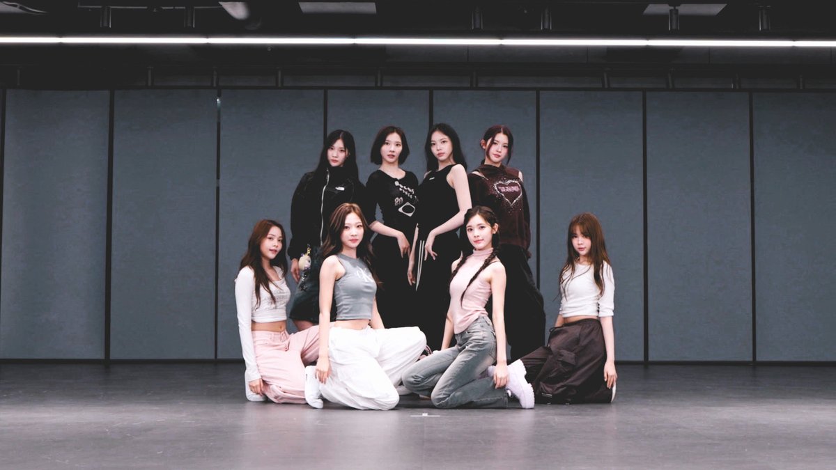 youtu.be/zbrqDulNSaA | Hᥱᥲrts2Hᥱᥲrts 'Pretty Please' 𝗗͟𝗮͟𝗻͟𝗰͟𝗲͟ ͟𝗣͟𝗿͟𝗮͟𝗰͟𝘁͟𝗶͟𝗰͟𝗲͟ is officially up! Get ready to see the full choreography. We poured our hearts into this one and hope you love every step. Practice along with us! 💖