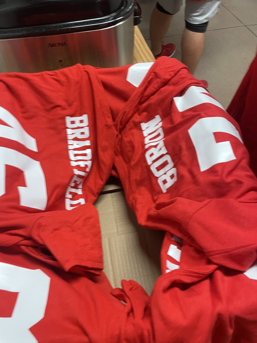 FootballWNHS's tweet image. Mid-season brag on our amazing parents. They fill the stands, have awesome swag and yard signs. They really step up by helping feed the players on Thursday nights after practice &amp;amp; Fridays before games!!! We have the best parents in the City  #HammerOn #WeAreNorth @WichitaNorth259