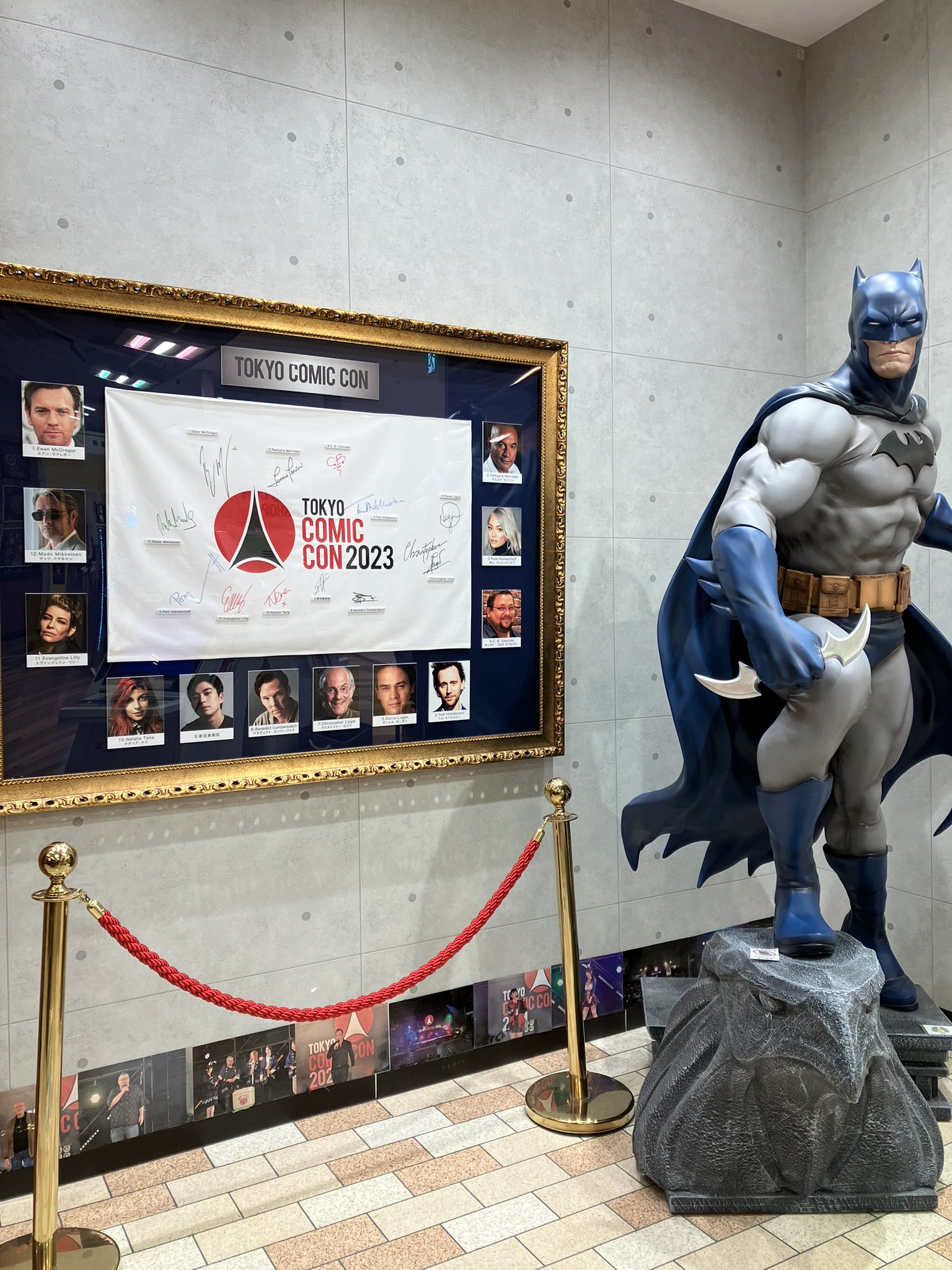 マーベル展　限定特典　ショップバック付き キャプテン・アメリカやロキのアイコンモチーフバッグも