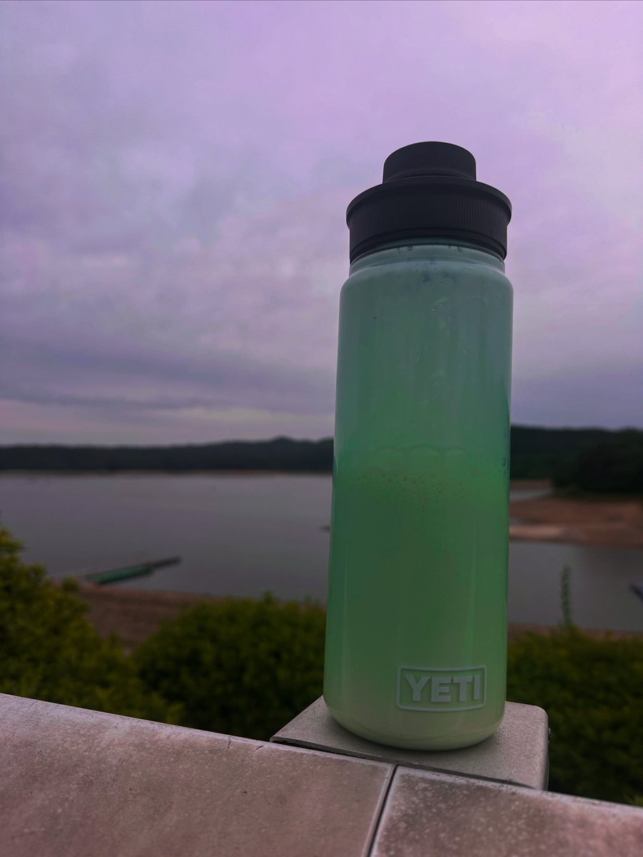 takumi_no_oheya's tweet photo. 今日のYETI✨
普段は飲料水を入れる用のWATER BOTTLEですが、ラフに使っても漏れないし、シェイクしても溢れない性能から、プロテインにも使ってます☺️

#techstard #ノリーズ #伊藤巧 #リューギ #サイトマスター #コロンビア #seaguar #shimanofishing_jp 
#麗澤大学 #Flex_public_relations #Flex_renoca #コロンビアアスリート #evoltec #コロンビアPFG #RYUGI #@skeeter_boats #@yamahaoutboards #Bassmaster #BASSElite #富士工業 #nories #シーガー @shimanofishing_jp @fish_shimano_north_america #dhlexpressjapan #dhl #DHLUS #yeti #ノリーズ #MEIHO#イヨシコーラ