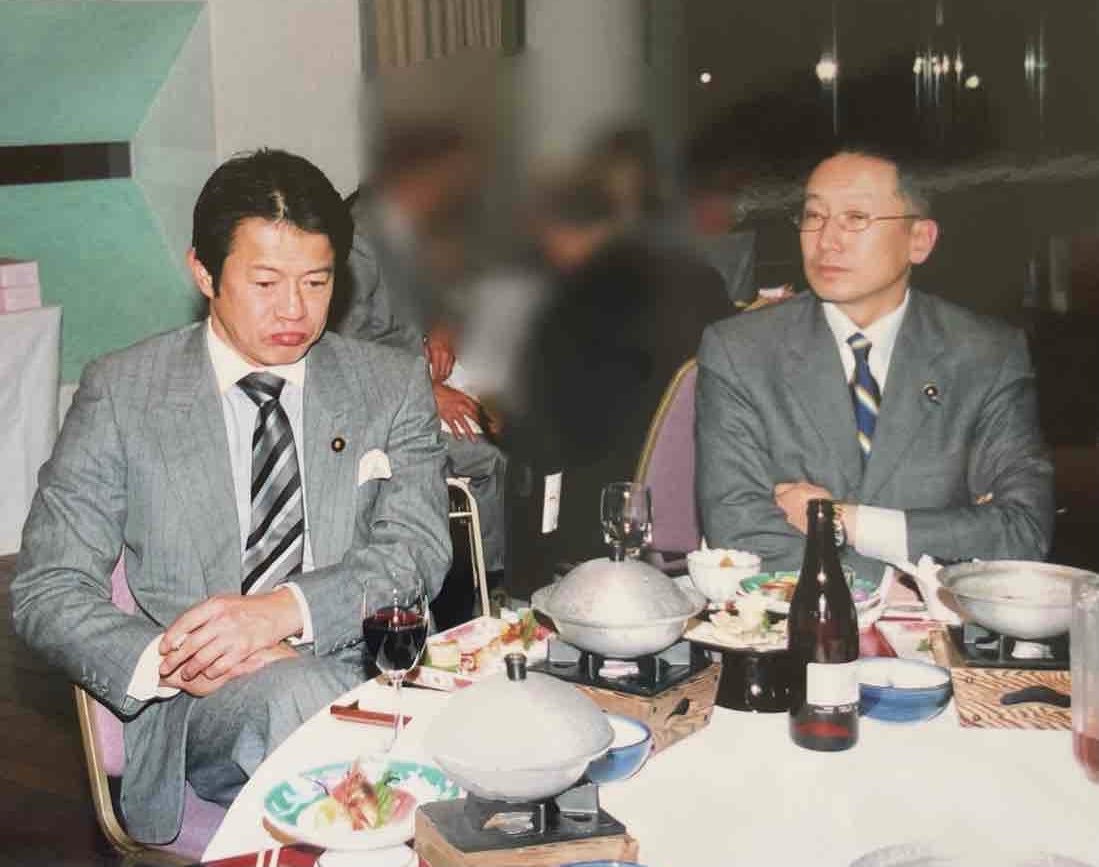 onoderamasaru's tweet photo. 今日は10月3日、師である中川昭一先生の命日だ。昨年の今日、私は自民党を辞めた。その時の自分はその後の一年がこれ程まで波瀾万丈になる事を知らなかった。
この一年は「日本を救う為に日本保守党を大きくしたい」その想いで走り続けた。天国の昭一代議士はそんな私にどんな声をかけてくれるだろう… https://t.co/QdAv7NIDmY