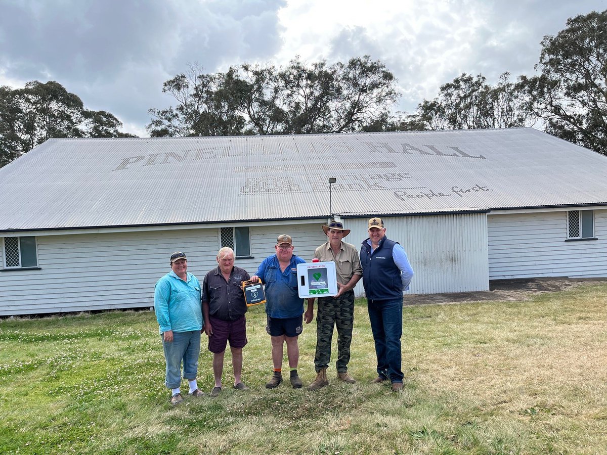 mcgregorgourlay's tweet image. Grant Gossow from McGregor Gourlay Toowoomba proudly handed a new defibrillator to Pinelands Hall. For remote communities, it’s truly lifesaving. Thanks to Nufarm Australia for co-sponsoring.

#mcgregorgourlay #nufarm #helpingourruralcommunities