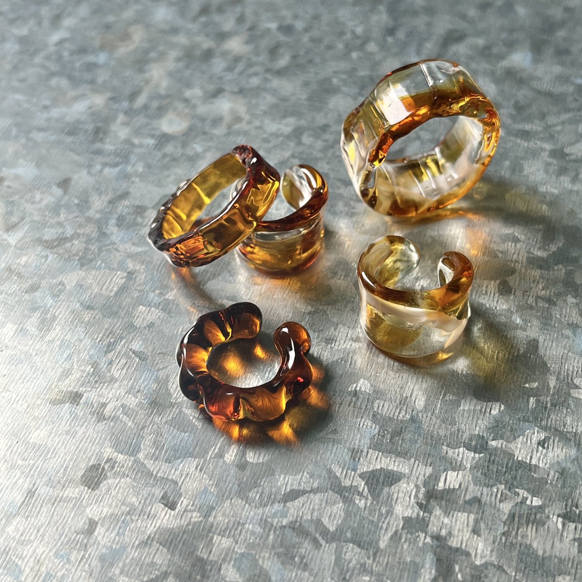 今週末はこちら🌲
左京ワンダーマーケット！
タコケンさんエリアで北の西側におります。
美味しい楽しいたくさんの出店者さんが集まります。
ぜひお待ちしております☺️🌲
秋色カラー持って行きます🍂