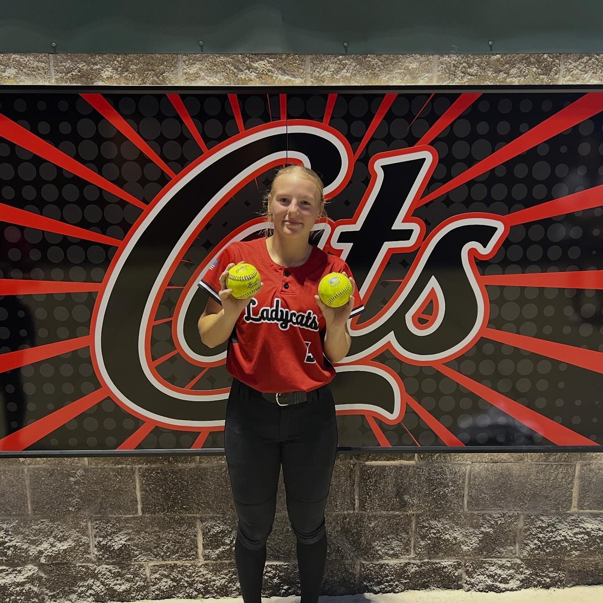 <a href="/KylenKnight2028/">Kylen Knight</a> with HR #4 and <a href="/MKoenigsfe30164/">Millie Koenigsfeld</a> launching TWO on the day!!! #stlchaos