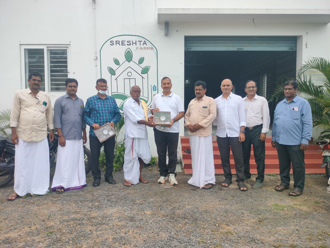 sreshtafarms's tweet image. Sri Chiranjeevi Chowdary IFS, Secretary for @apfps and Dr Deva Muni Reddy Garu, JD Horticulture visited us at Kollipara, and encouraged the team to work on capacity building. 

#sreshtafarms #farmerproducercompany #farmtokitchen #futureoffarming