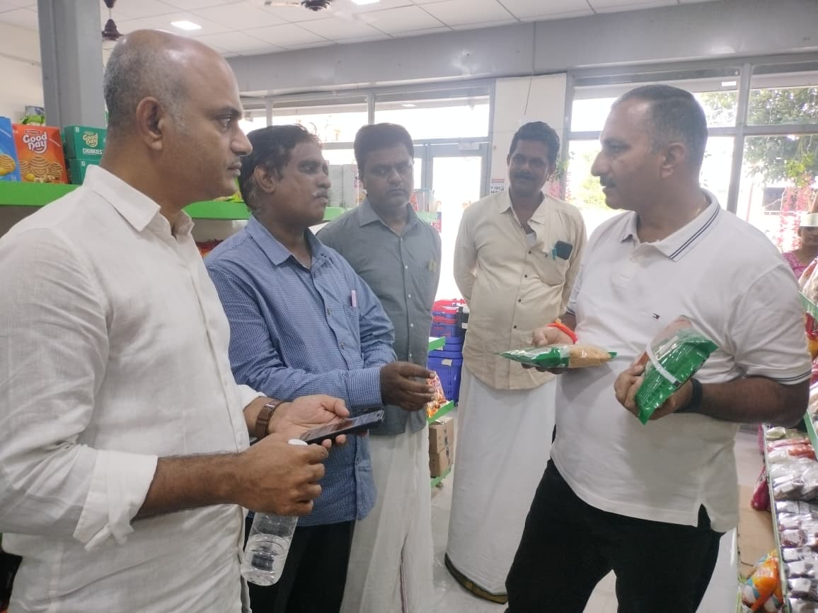 sreshtafarms's tweet image. Sri Chiranjeevi Chowdary IFS, Secretary for @apfps and Dr Deva Muni Reddy Garu, JD Horticulture visited us at Kollipara, and encouraged the team to work on capacity building. 

#sreshtafarms #farmerproducercompany #farmtokitchen #futureoffarming