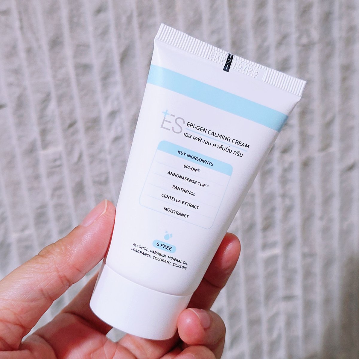 tAMiinho's tweet photo. ES ออกอะไรใหม่ ๆ อีกแล้วววกับ ES Epi-gen Calming Cream มอยส์ที่ลดรอยแดงหลังจากทำหัตถถารได้ถึง 88% ใน 5 วัน เนื้อครีม
เค้าเข้มข้นเอาเรื่องอยู่ แต่ซึมไวนะ ไม่เหนียว ไม่เหนอะ เป็นมอยส์เจนผิวใหม่ที่อยากให้ทุกคนได้ลองอ่ะ เริ่ดไม่ไหวววว
#ESMoisturizerNewGen #มอยส์เจนผิวใหม่ #EpiGen #มอยส์หลังเลเซอร์