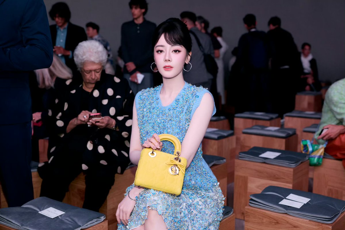 Dior大秀上的迪丽热巴～
还是如此美丽～

#Dilraba  #DiorSS26 #DilrabaxDior <a href="/Dior/">Dior</a>