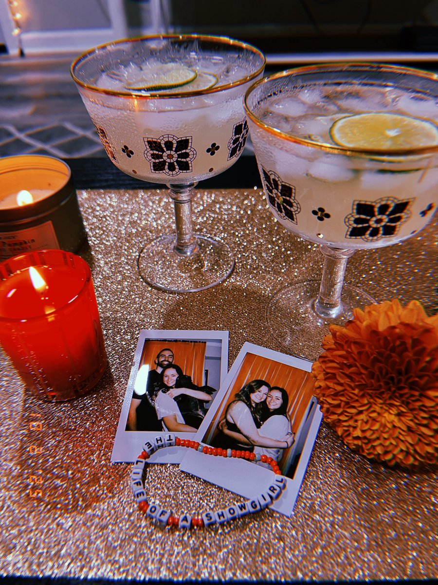 hologramswift's tweet photo. Showgirls reporting for album release #11 together 🫶🧡💿✨🪩 #tsthelifeofashowgirl @taylornation13 https://t.co/TFSvOWpXqy