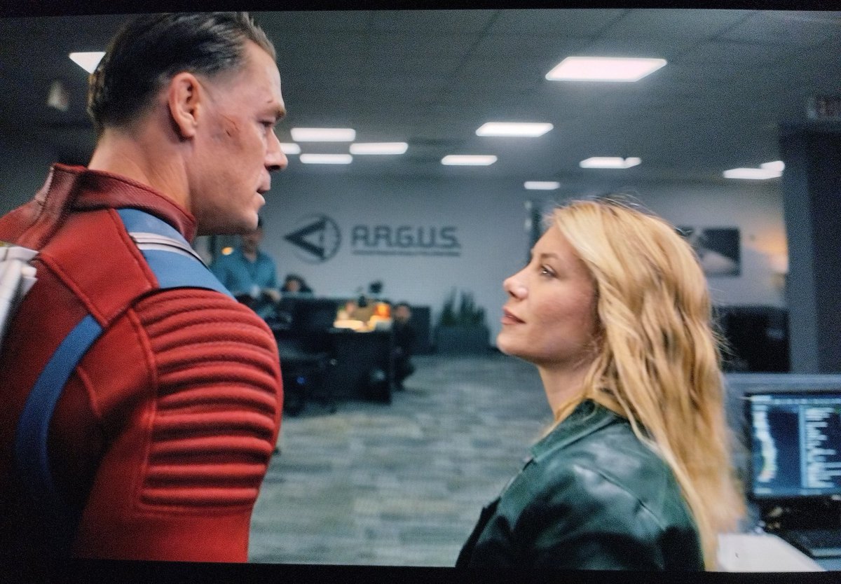 episode starting off strong with #peacecourt showcasing why they completely deserve to be called a power couple. 

also, chris did not hesitate a second before leaving with his emilia, because this world was merely used as escapism for him. he was pretending it was her all along.