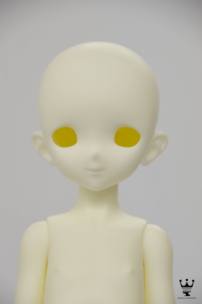 SWEMEから「SW4-H1：01タイプ」のご紹介✨
ふんわり微笑むやさしい表情×大きな瞳が魅力💕

ドールメイクを始めたい方にもオススメです♫
ホワイトスキンでご用意しております！

詳細はこちら⬇️
dolkosaka-onlineshop.com/products/detai…

#スウィミー 
#オリジナルヘッド