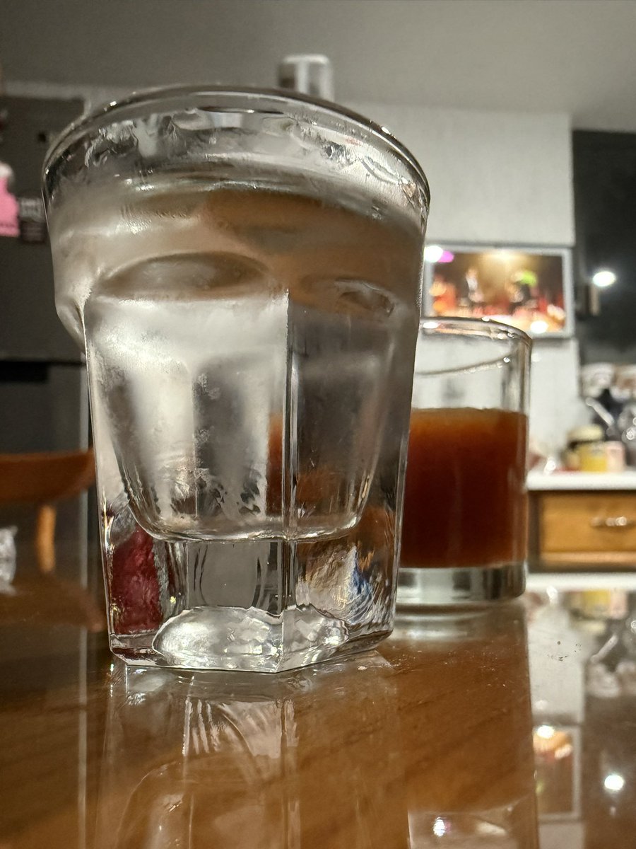 A su salud <a href="/brozoxmiswebs/">brozo xmiswebs</a> <a href="/CarlosLoret/">Carlos Loret de Mola</a> siempre un gusto ver su programa! Siempre con las netas sin pelos en la lengua !!