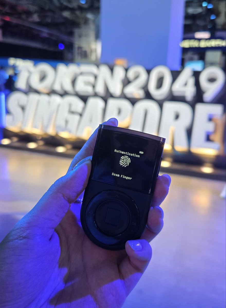 DCENTWALLETS's tweet image. .@token2049 reinforced the momentum: Stablecoins, RWAs, Payments.
But the true gateway to adoption is the wallet.

With D’CENT Wallet, you’re not just in the trend, you’re at the secure front of the future.😎

Thank you, Singapore. Until next time! 🇸🇬