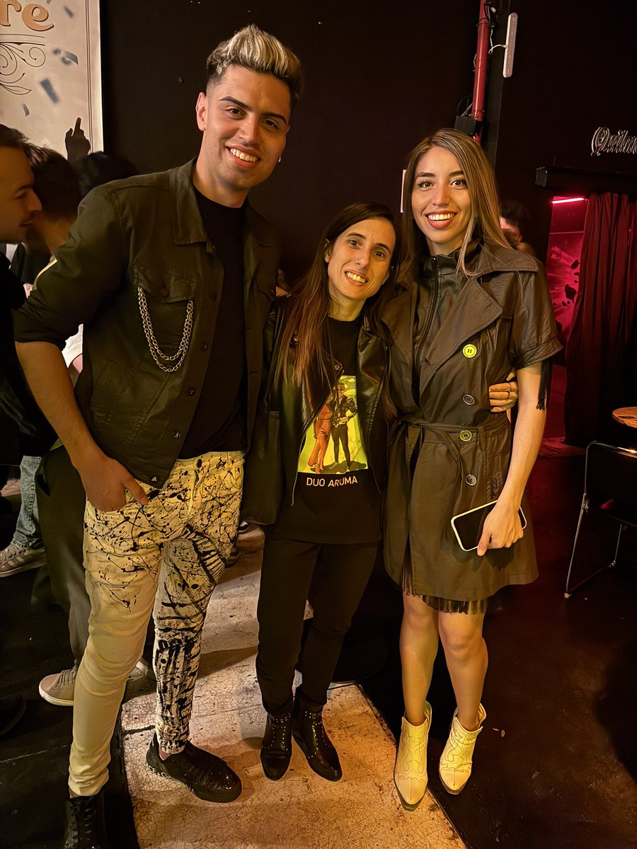 FernandezMeeluu's tweet photo. Que orgullosa estoy de cómo la rompen mis amigos @DUOARUMA en todos los escenarios 😍🩵🩷🎸🎻🎤🎤 yo acompañándolos como amiga , prensa y la creadora del fans club de ellos 😍 soy feliz de tenerlos a mi lado 🥰 https://t.co/w0jbDXYcp3