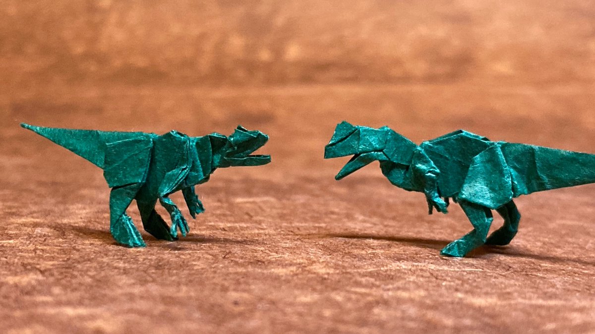 「アロサウルス(旧)」
創作　<a href="/origami_maimai/">今井雄大（折り紙マイマイ）</a> 
折り手　でぃのりがみ

カラペ 7.5cmより
#折り紙　#origami
