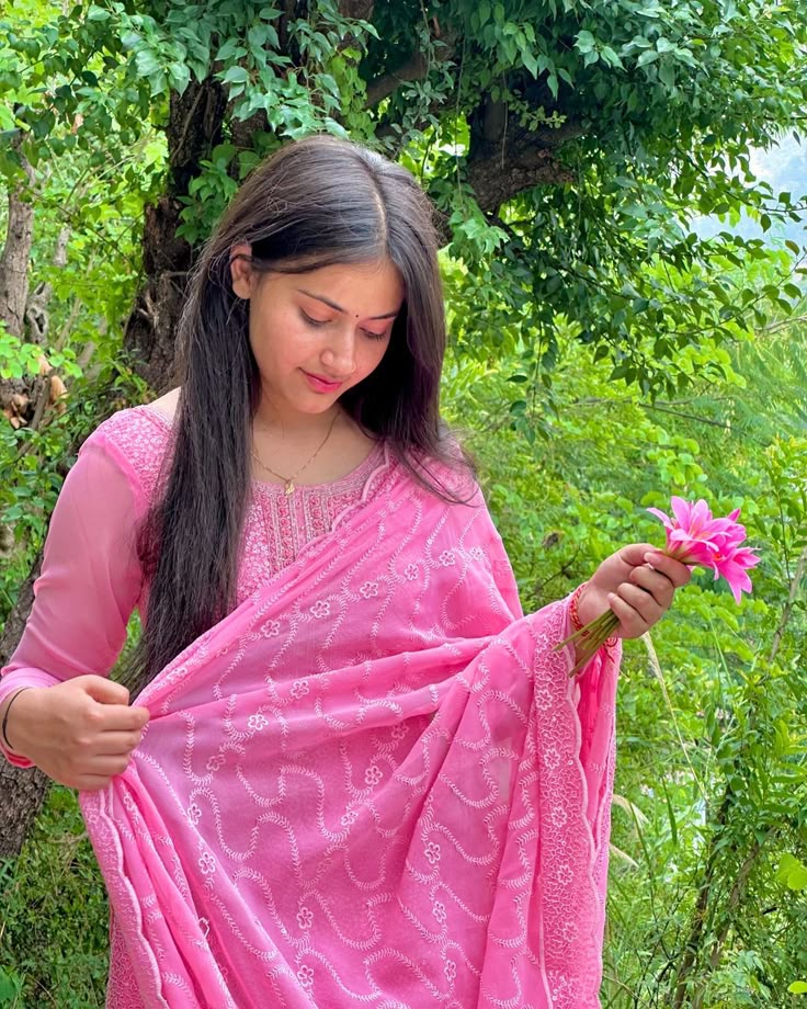 तुम्हारा मूल्य तुम्हें पता होना चाहिए । 
चार लोग जो कहते हैं, वह उनकी बुद्धि का स्तर है.!

#GoodMorning ✨💐