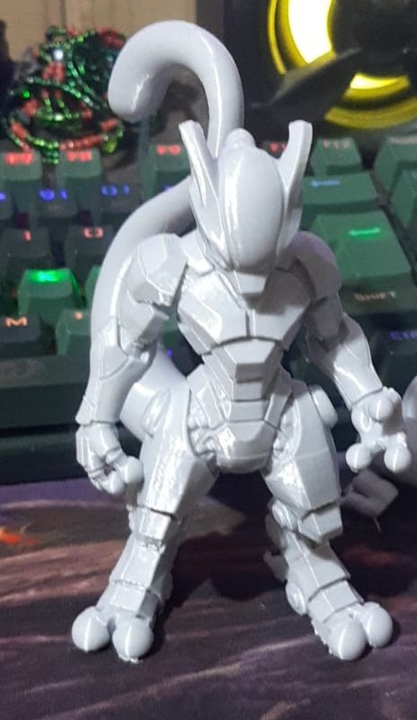 Hihihi mewtwo de armadura >:)

Esse aqui to fazendo para vender,ainda vou lixar,tacar o primer e pintar direitinho
